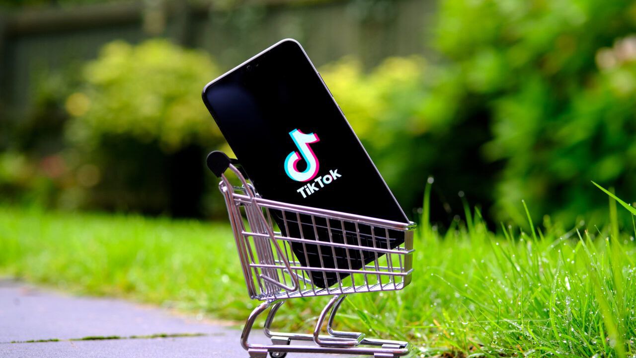 Marketing on TikTok: How to Set Up a TikTok Shop (2025) التسوق على TikTok: كيفية إنشاء متجر على TikTok (2025)